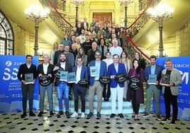 Patrocinadores, organizadores, corredores y representantes institucionales, ayer en la presentación.