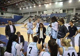 Azu Muguruza, en un tiempo muerto el miércoles pasado ante el Sepsi en el Gasca.