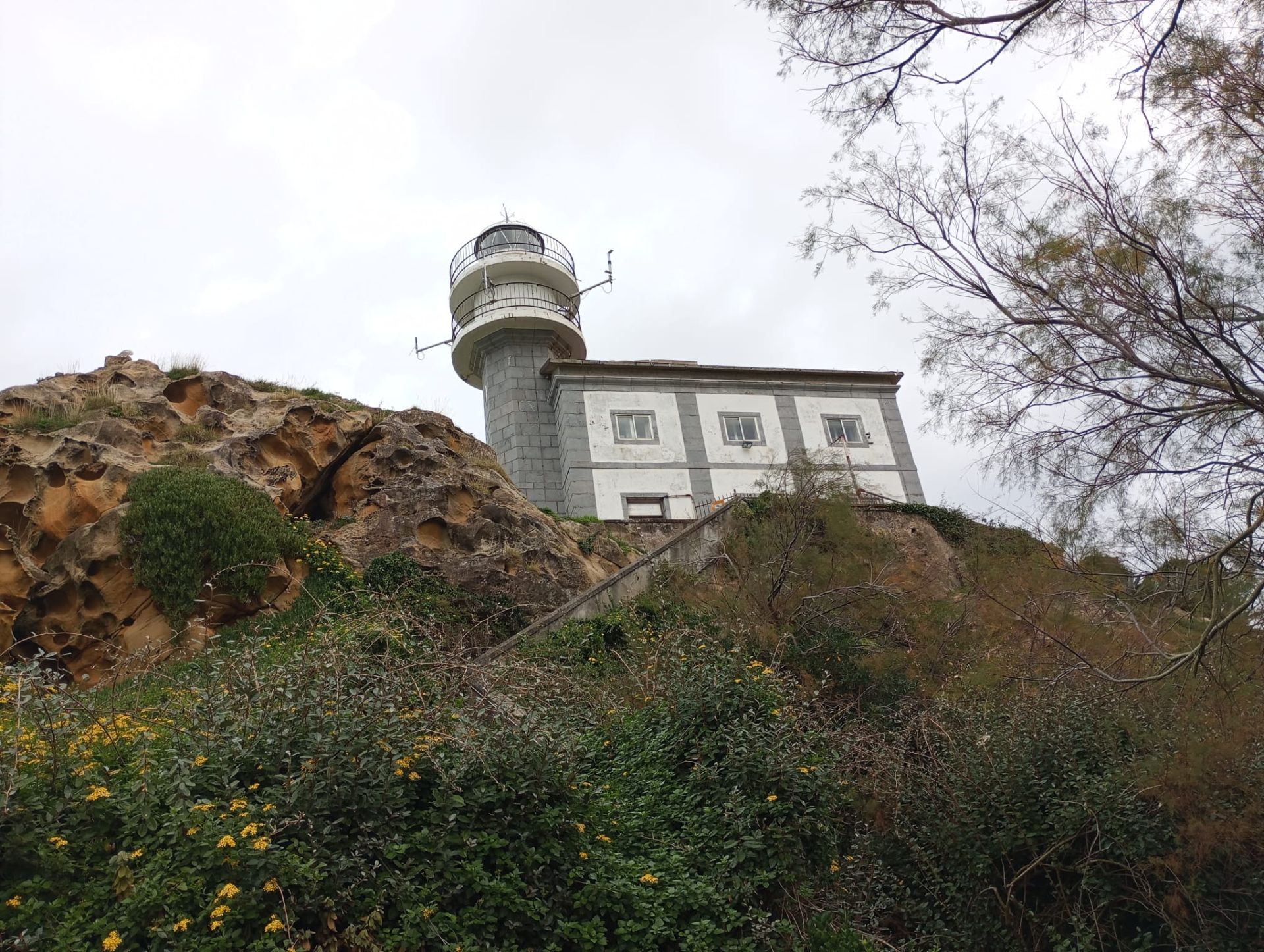 San Antón, una ruta entre viñedos y el mar