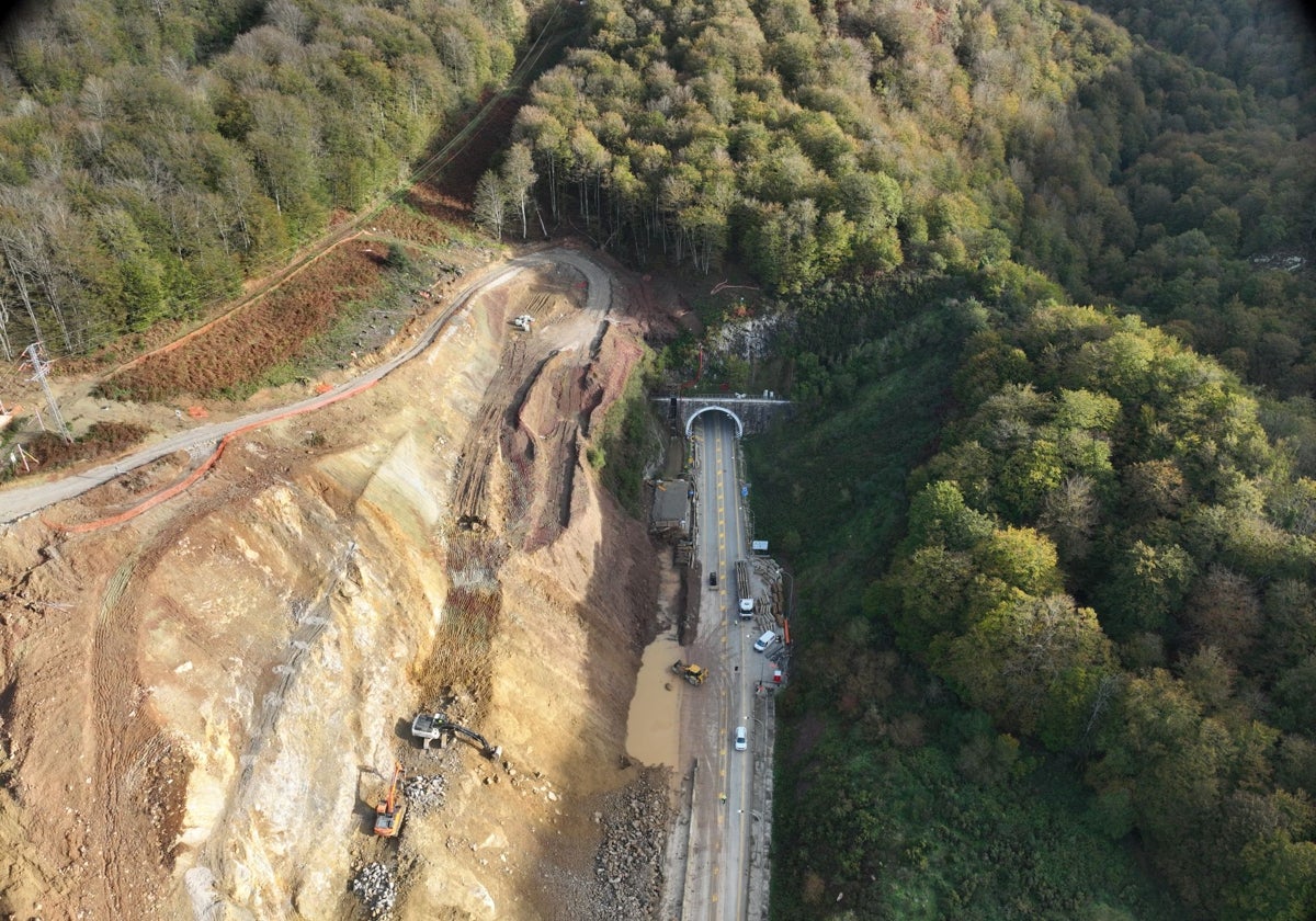 Trabajos en la boca sur del túnel de Belate