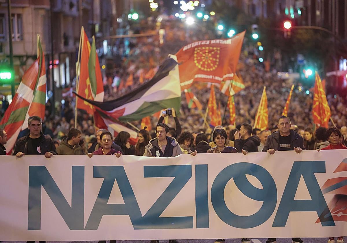 Cabecera de la manifestación de EH Bildu en Bilbao.