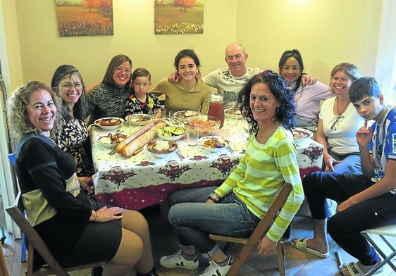 Vascos y colombianos compartieron mesa e infinidad de vivencias en la comida celebrada este domingo.