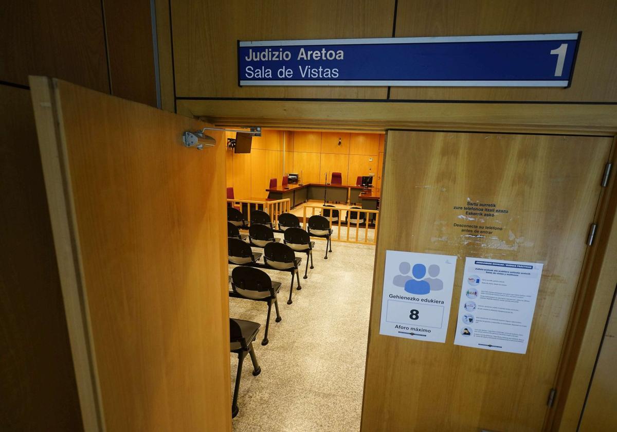 Una de las salas de vistas del Palacio de Justicia donostiarra.