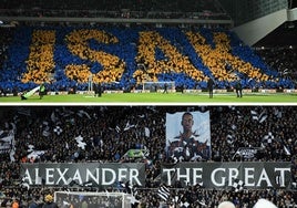 Los dos tifos con los que St. James' Park ha homenajeado a Alexander Isak