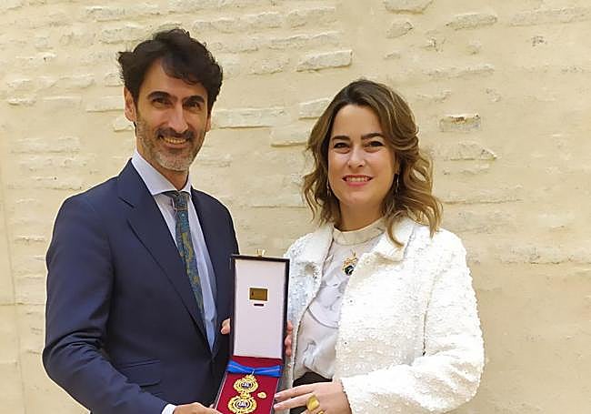 Mikel Chillida y Mireia Massagué, con la medalla de Oro.