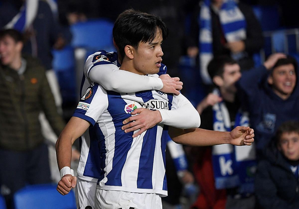 Take Kubo celebra su gol.