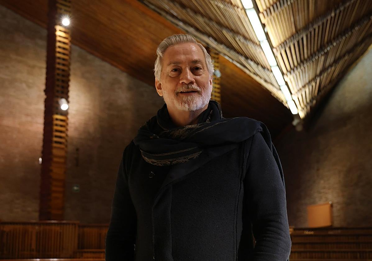 El filósofo Luis Castellanos, después de impartir la charla en la Universidad de Deusto en Donostia.