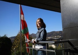 Maria Eugenia Arrizabalaga, en una terraza del edificio del GBB en San Sebastián