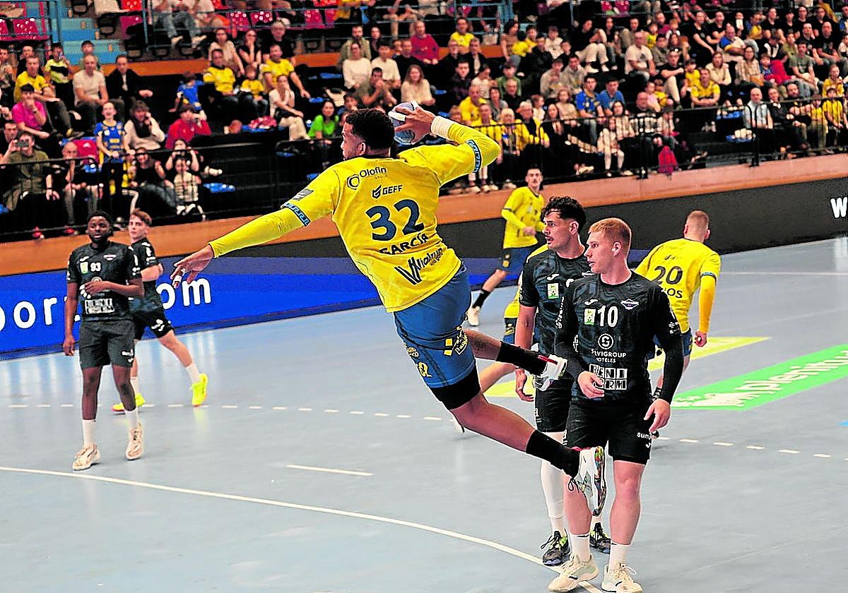 Dariel García fue uno de los destacados en ataque con cinco goles, cuatro en la segunda parte.