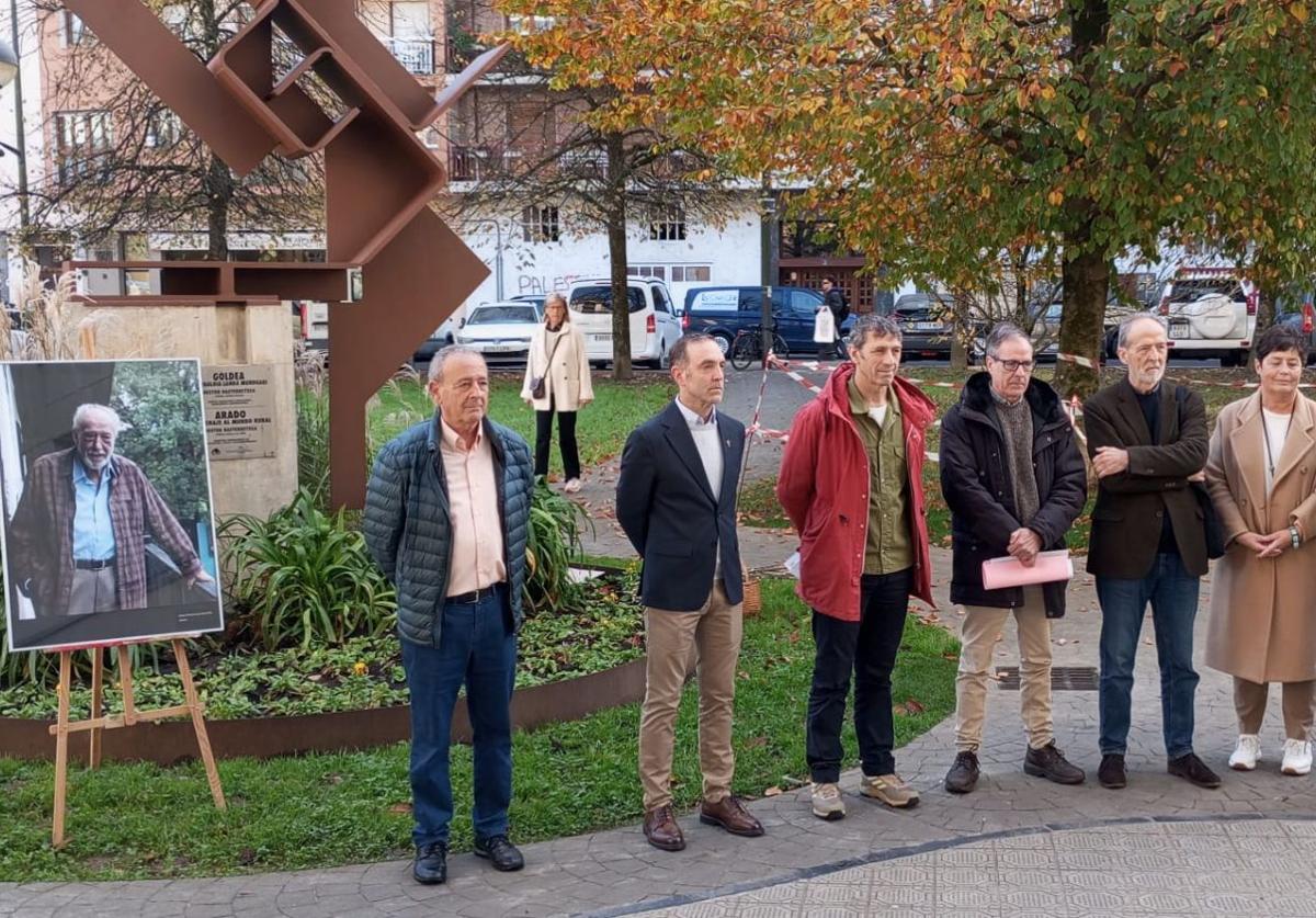 Un momento del homenaje llevado a cabo esta mañana del sábado en Tolosa