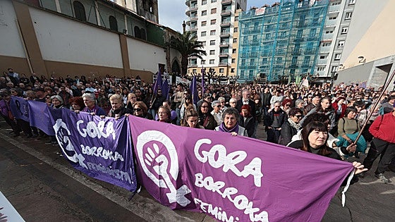 Pasaia clama contra el asesinato de Leonor