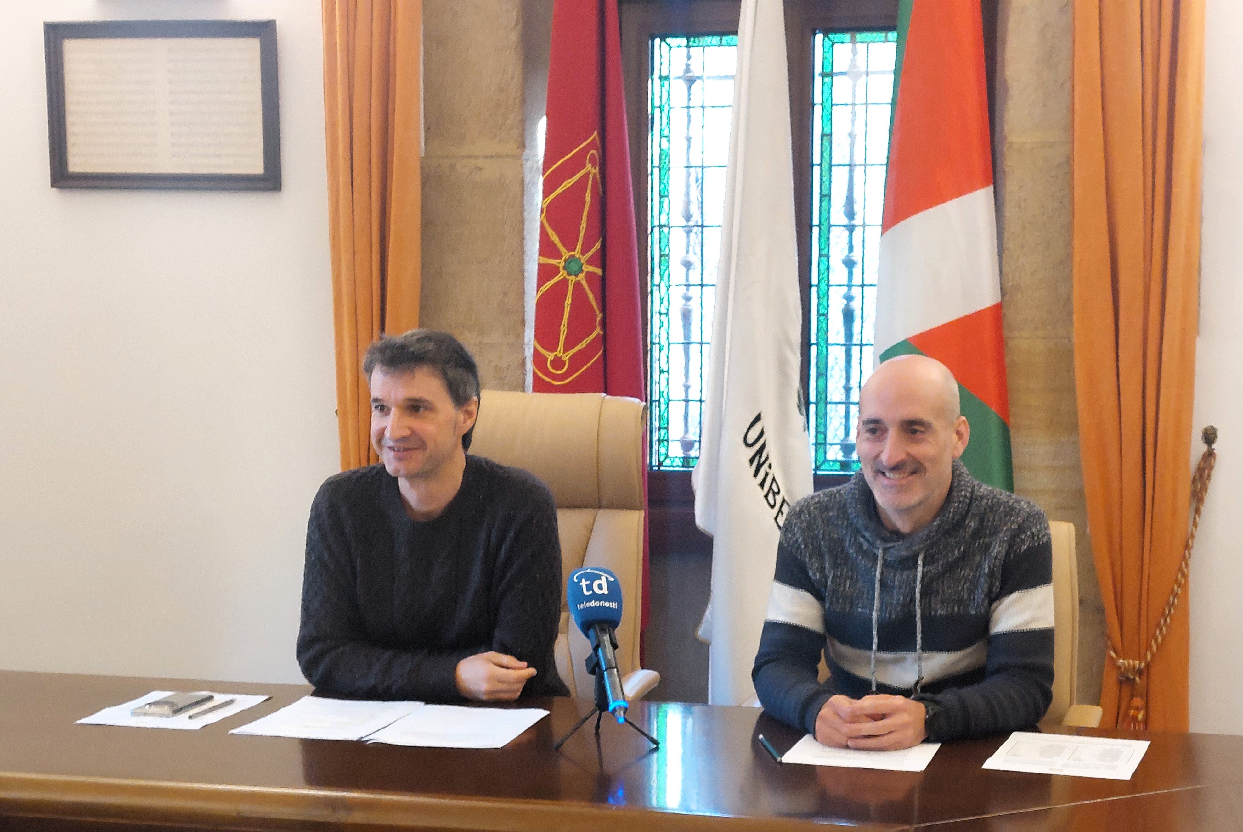 Mikel Arruti e Iker Salaberria no ocultan su satisfacción por la aprobación de los presupuestos.