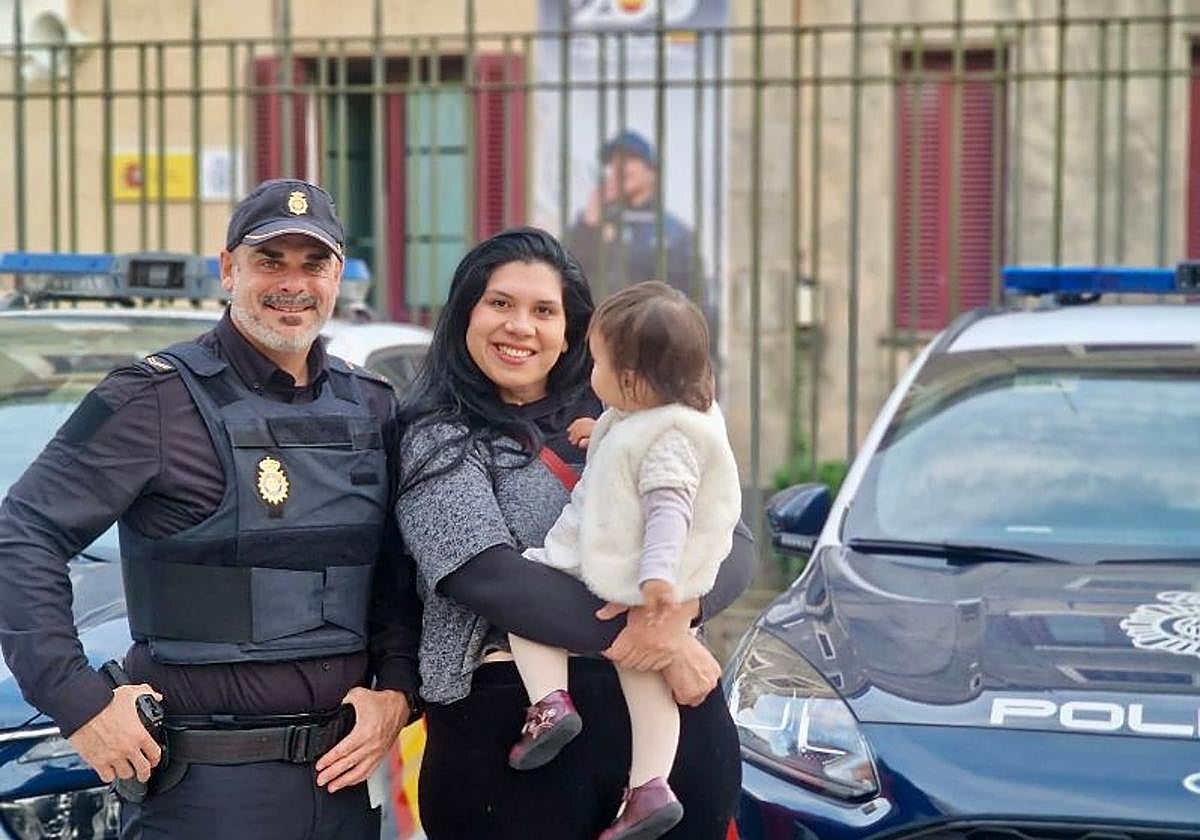 Un policía salva la vida a una bebé en parada cardiorrespiratoria en Irun