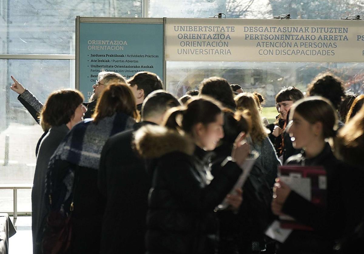 Un 27% de los donostiarras tiene estudios universitarios