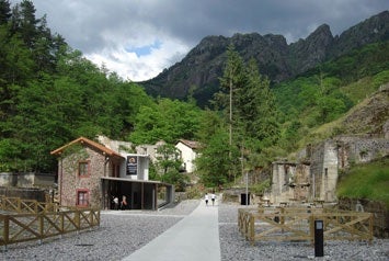 Entrada de acceso al coto minero de Arditurri.