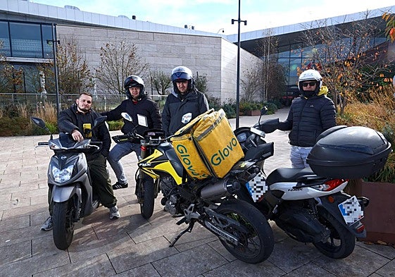 Ivan, Wilson, Markel y Asaed, en el centro comercial Garbera de Donostia.