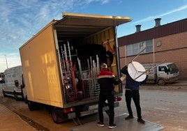 Los muebles y electrodomésticos ya están en Paiporta y ayudarán a cinco comercios locales.