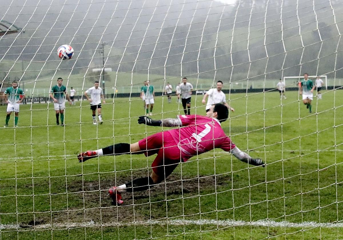 Etxeberria marca el sexto de penalti con un lanzamiento perfecto a la escuadra.