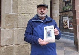 José Luis Salvatierra, con su libro 'No quiero hacerme vieja'.