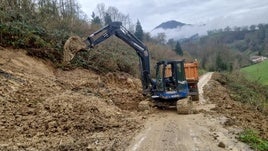 Imagen del camino hacia Aranburualde afectado por el desprendimiento