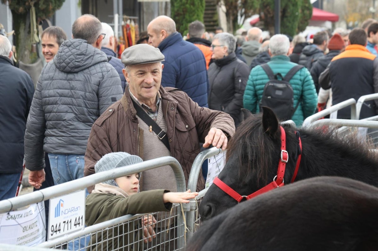 Gran ambiente en la feria de Santa Lucía