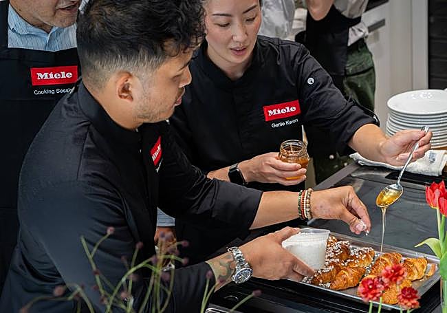 Tim Flores y Genie Kwon cocinaron el menú degustación de alta cocina filipina que ofrecen en su restaurante de Chicago.