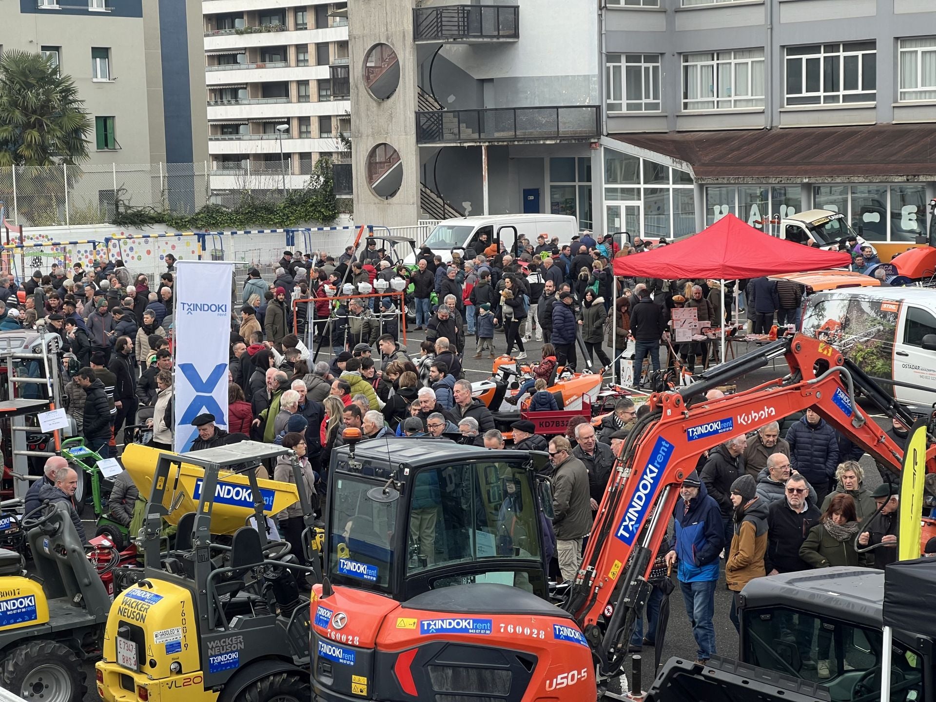 Gran ambiente en la feria de Santa Lucía