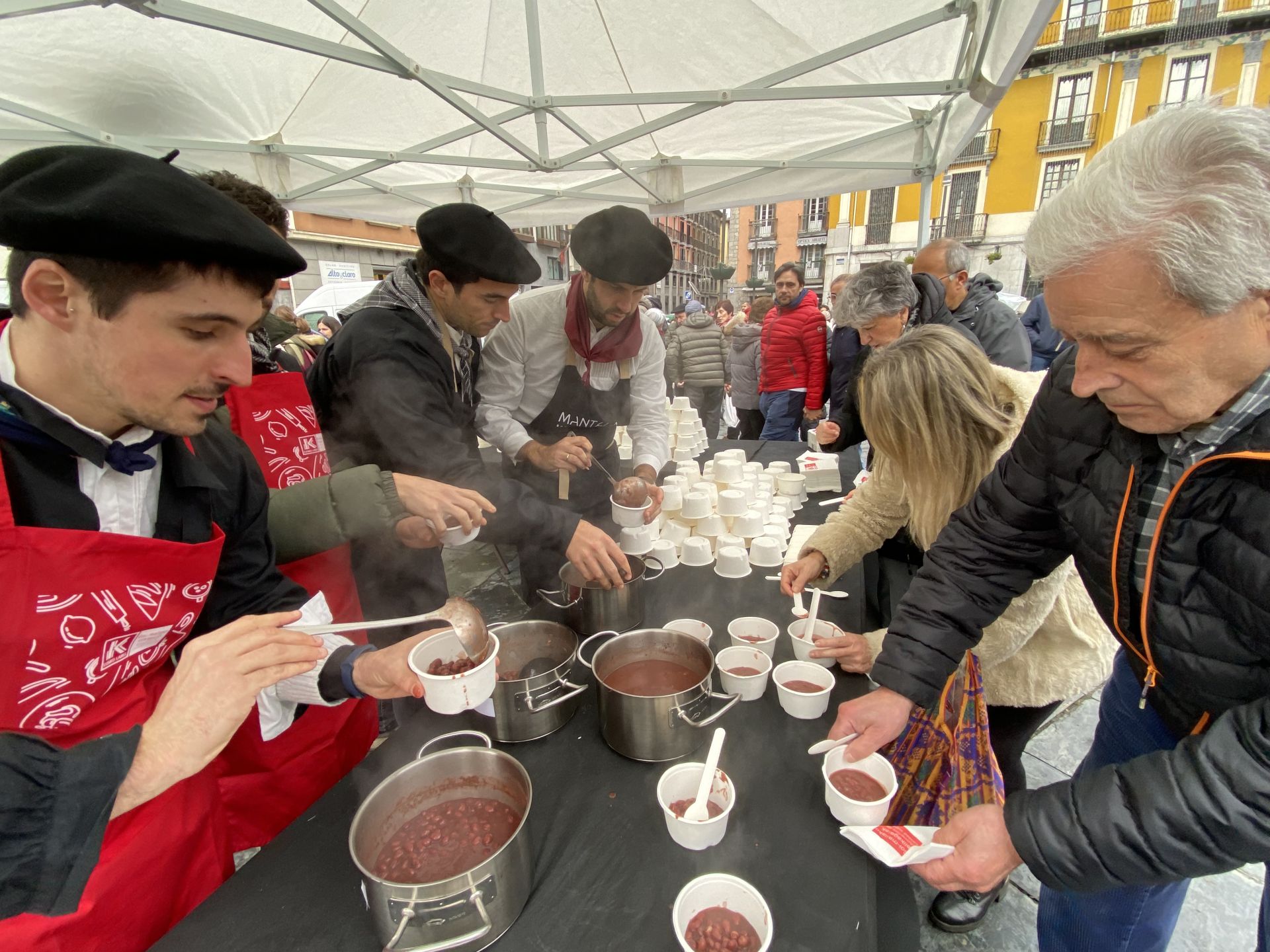 Tolosa saborea su Fiesta de la Alubia