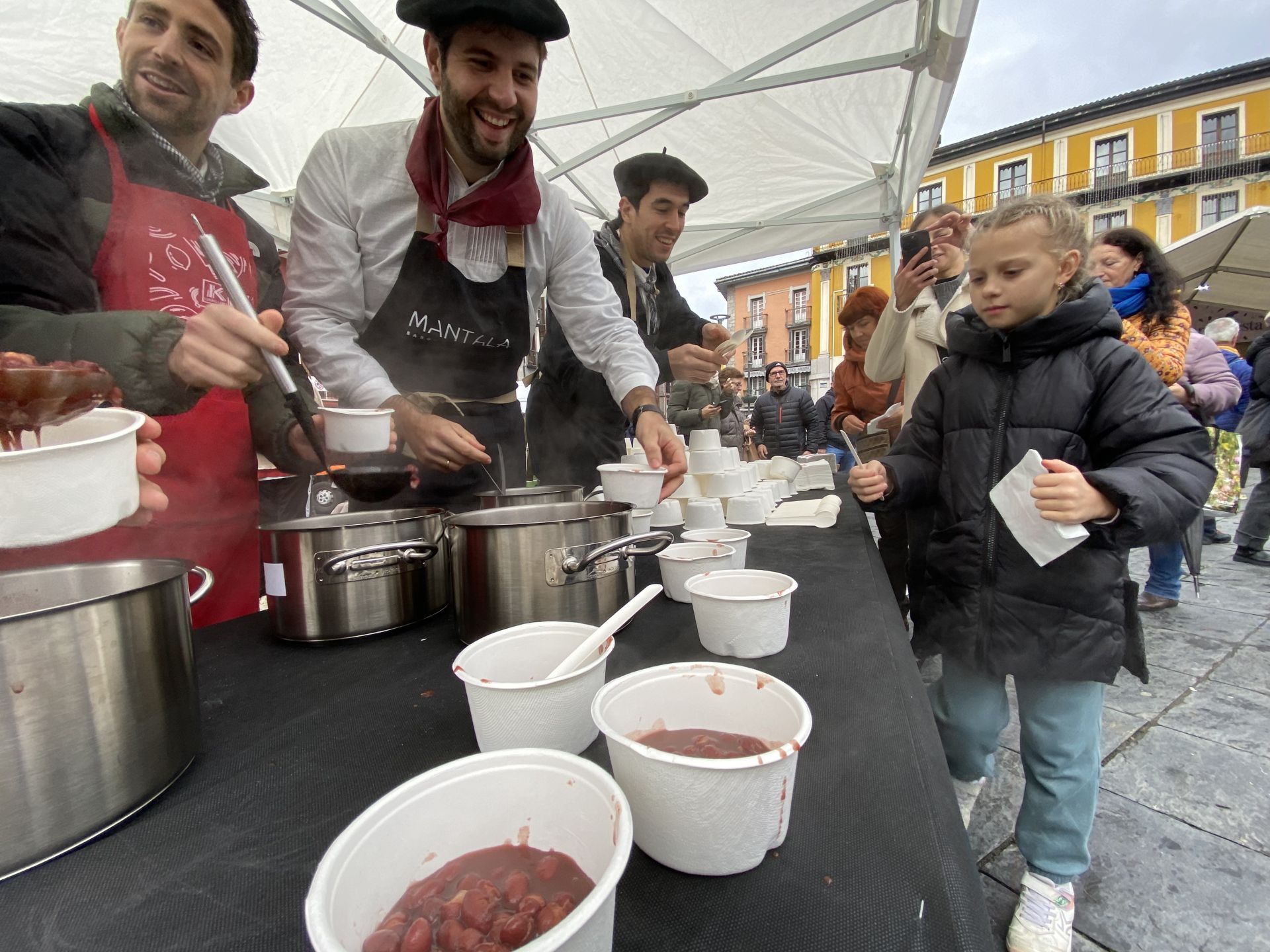 Tolosa saborea su Fiesta de la Alubia