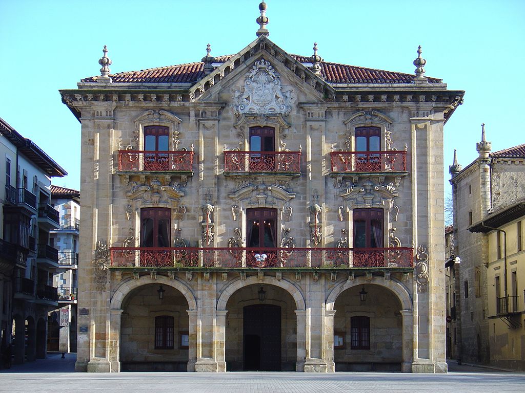 La alcaldesa Elorza y el edil Igartua.