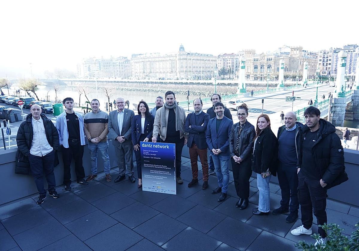 Kongresuaren aurkezpena antolatzaile eta babesa eskainiko duten erakundeetako ordezkariekin.