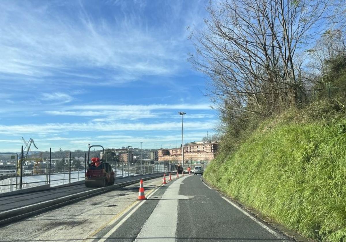 El tramo final del bidegorri que une Donibane y Lezo, en obras.