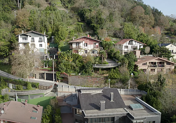 La exclusiva vivienda, con vistas y frontón privado, que se vende en San Sebastián