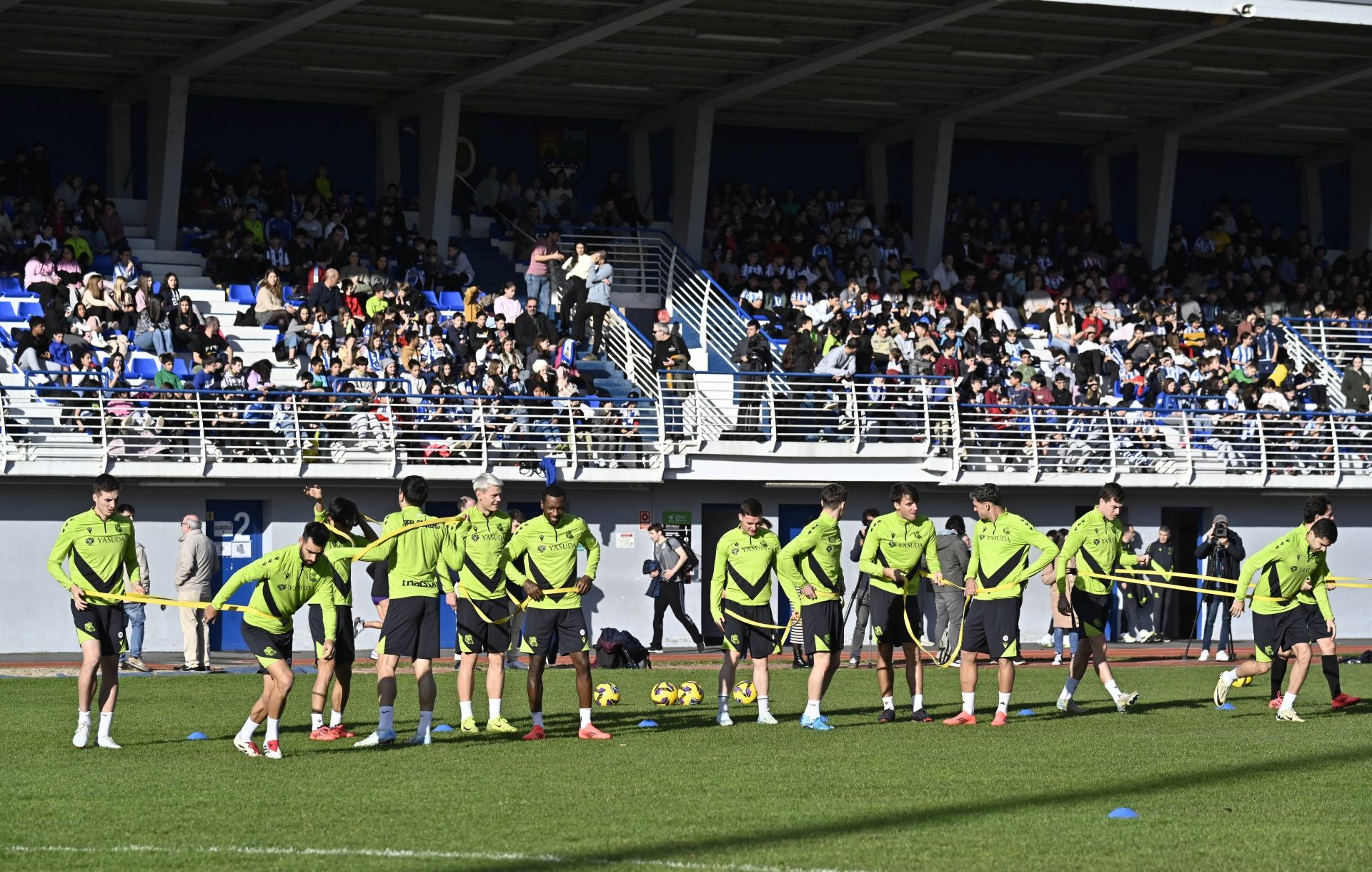 900 jóvenes arropan a la Real en Tolosa