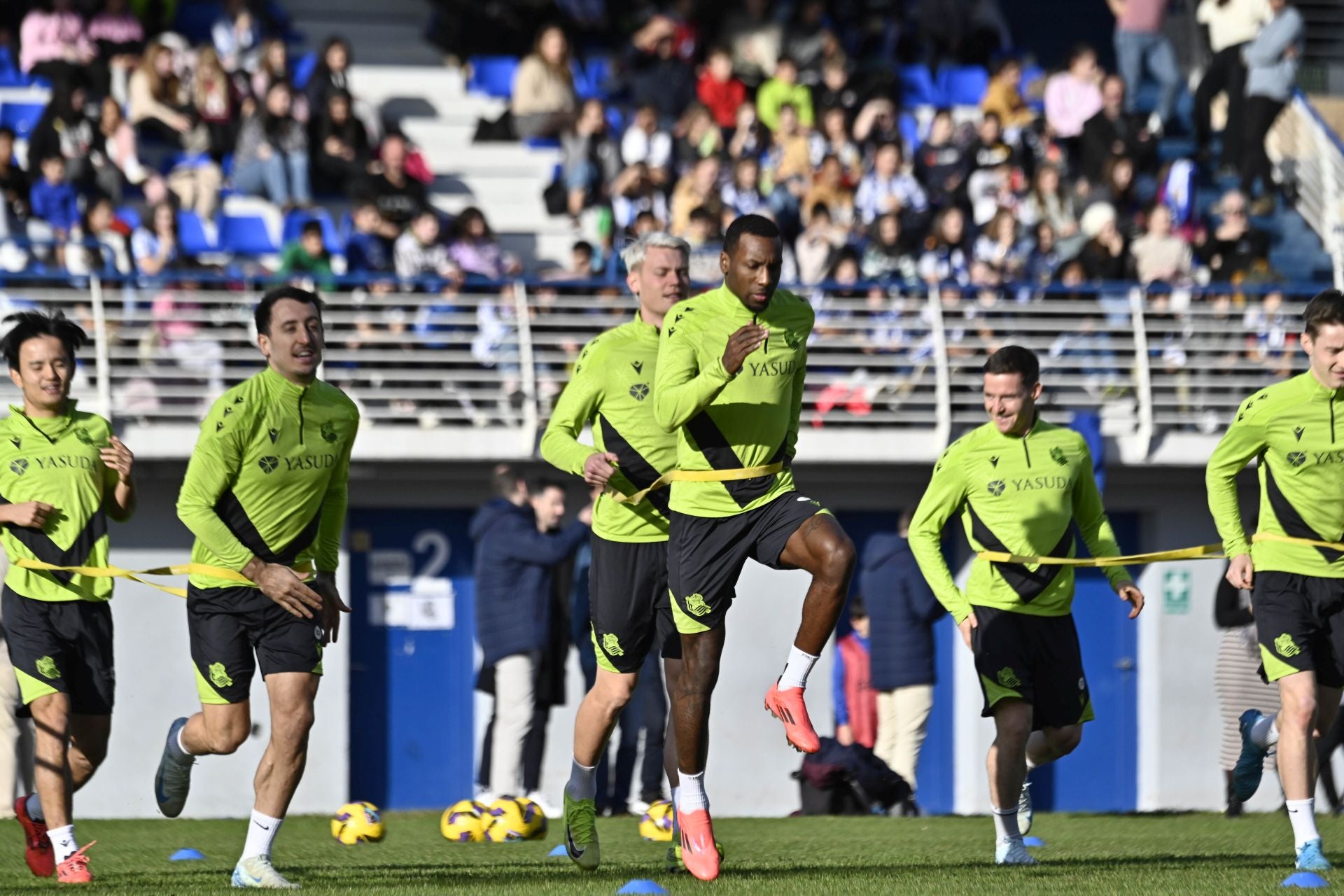900 jóvenes arropan a la Real en Tolosa