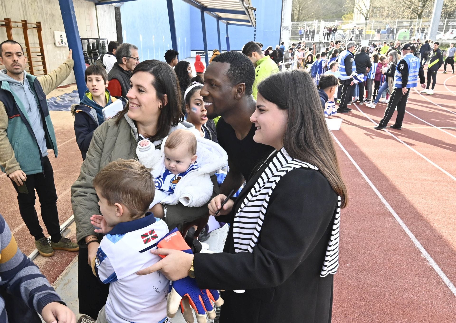 900 jóvenes arropan a la Real en Tolosa