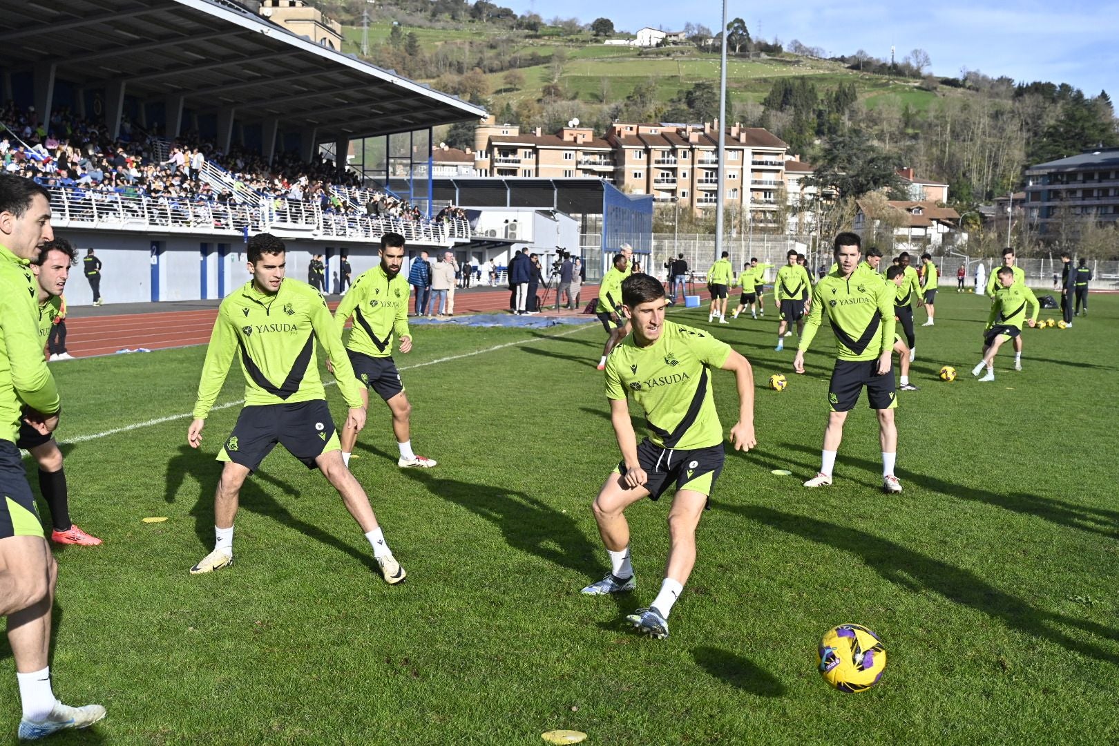 900 jóvenes arropan a la Real en Tolosa