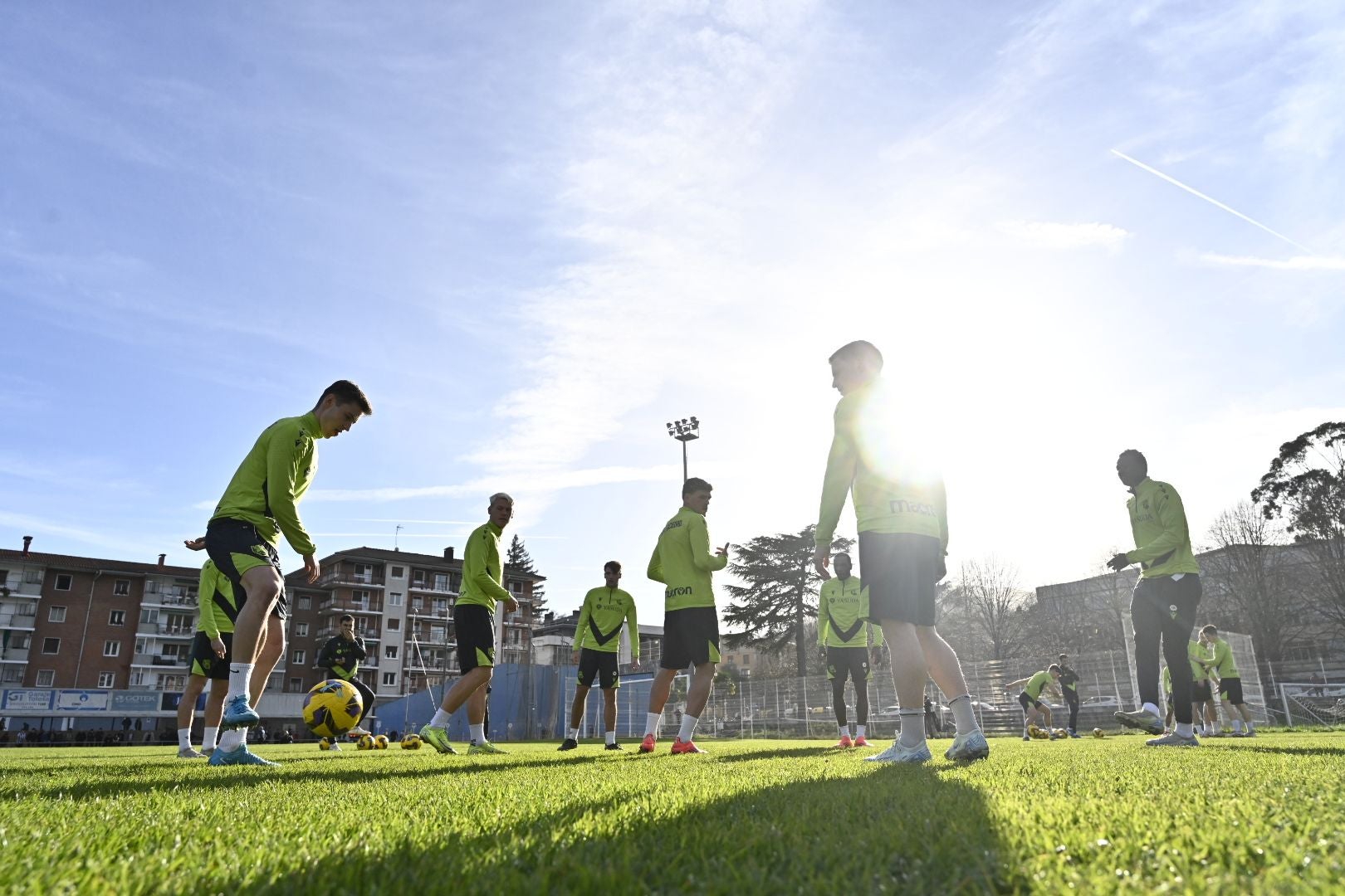 900 jóvenes arropan a la Real en Tolosa