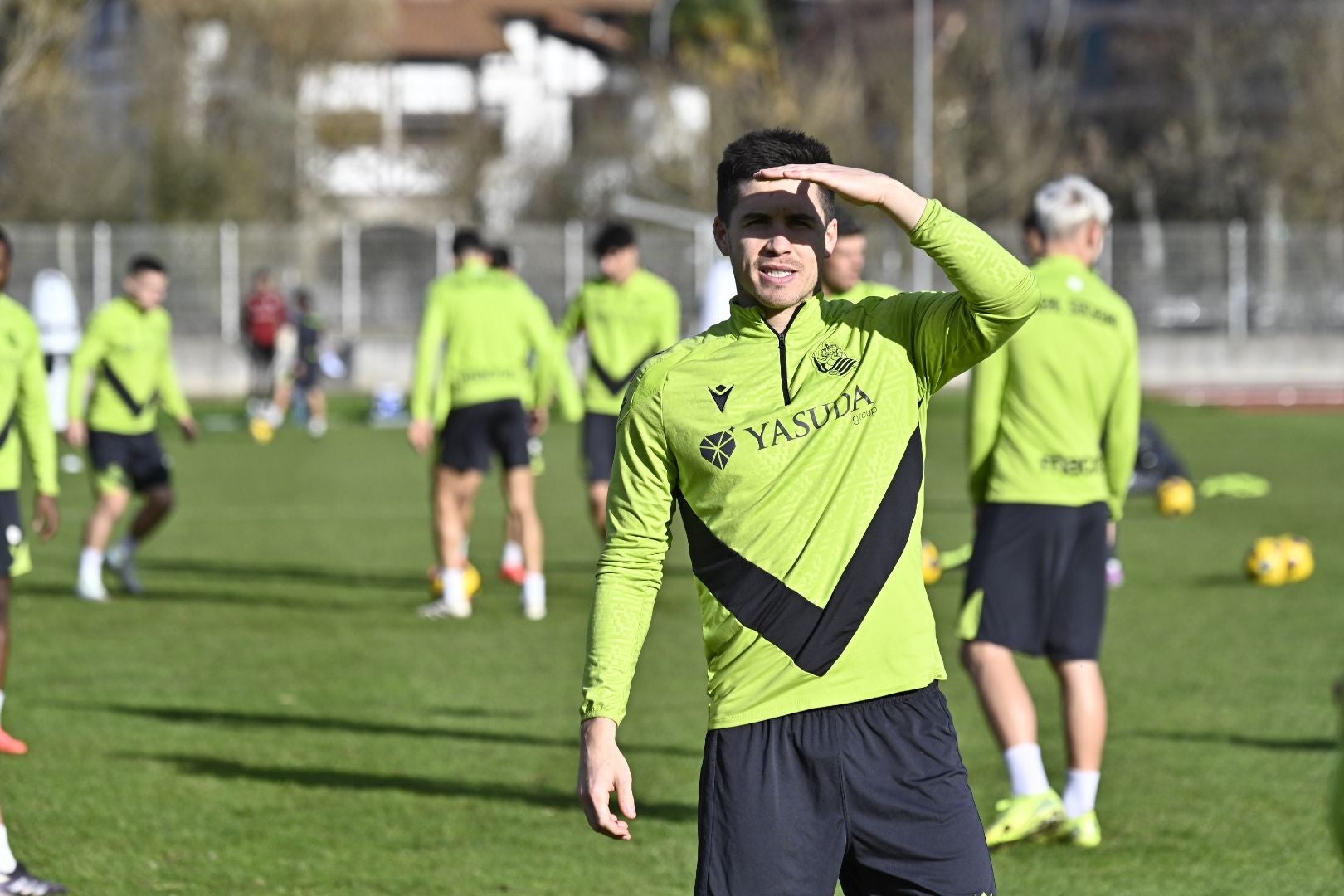 900 jóvenes arropan a la Real en Tolosa