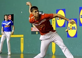 Martxel Iztueta, en un partido en el Labrit.