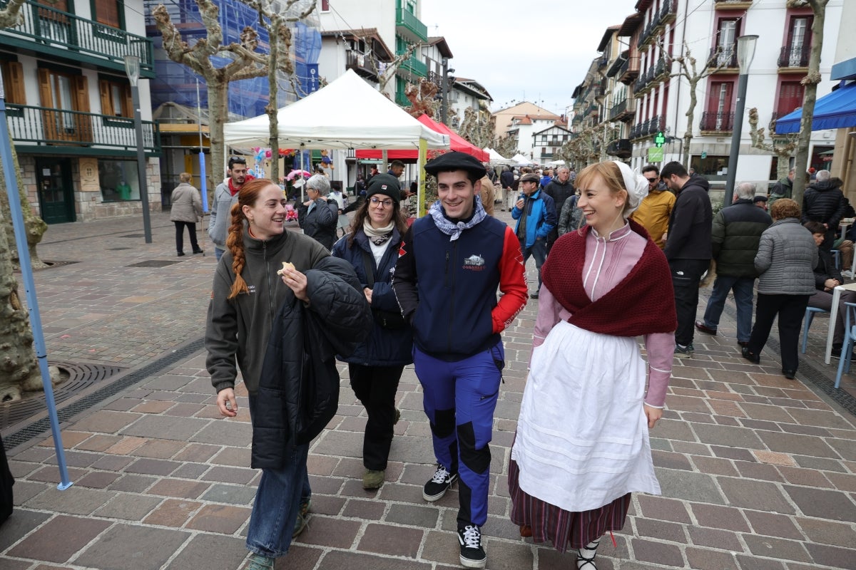 Hondarribia disfruta de su feria de Santo Tomás