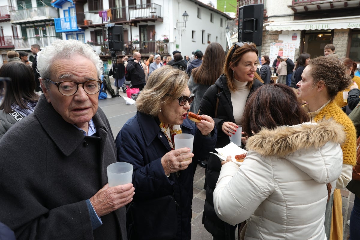 Hondarribia disfruta de su feria de Santo Tomás