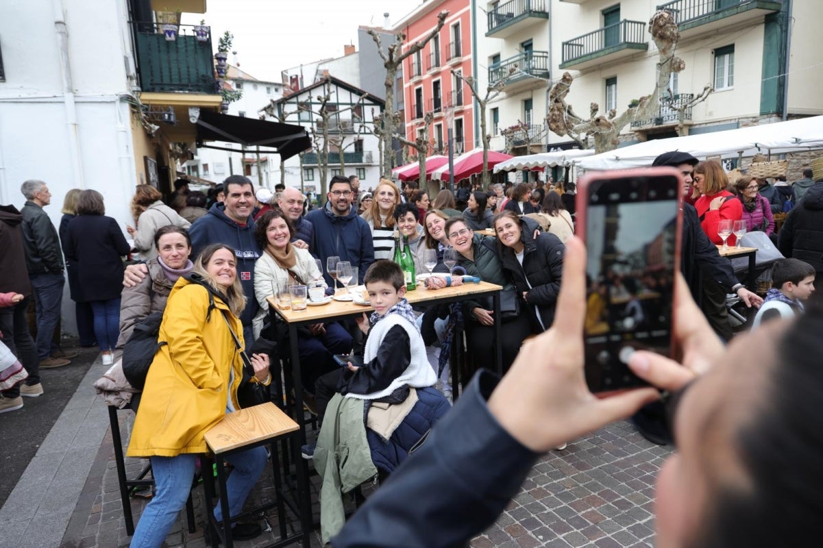 Hondarribia disfruta de su feria de Santo Tomás