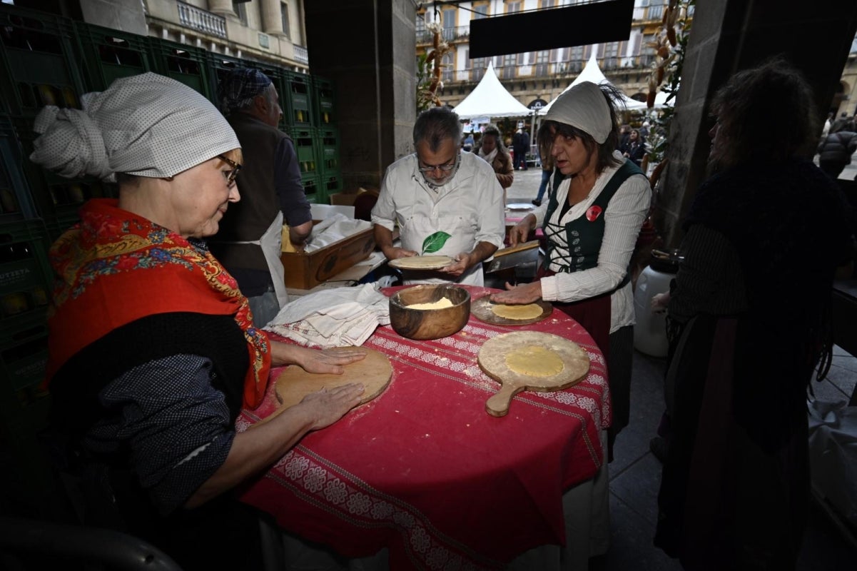 Donostia disfruta de su feria de Santo Tomás