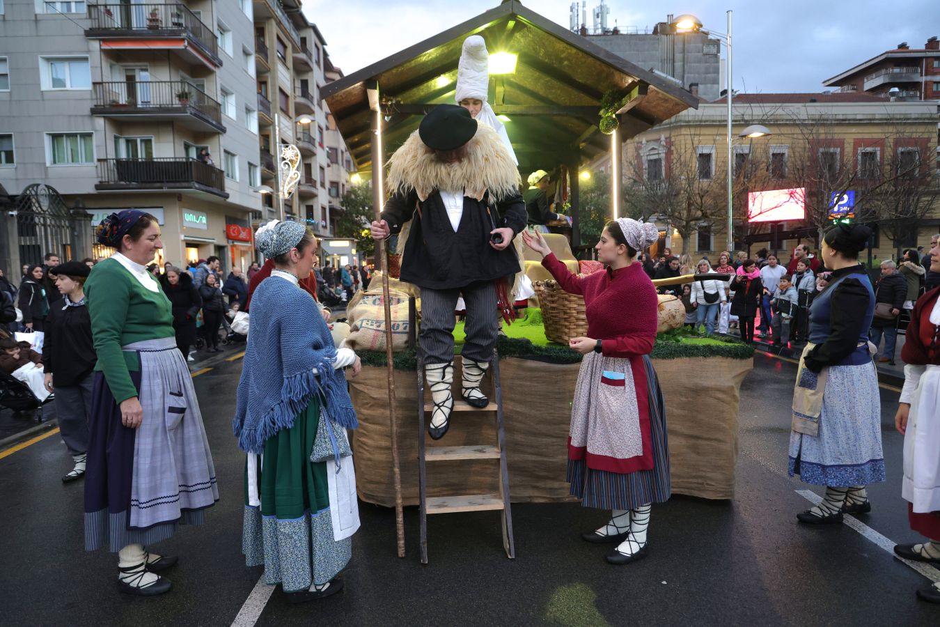 Olentzero visita a los niños de Irun