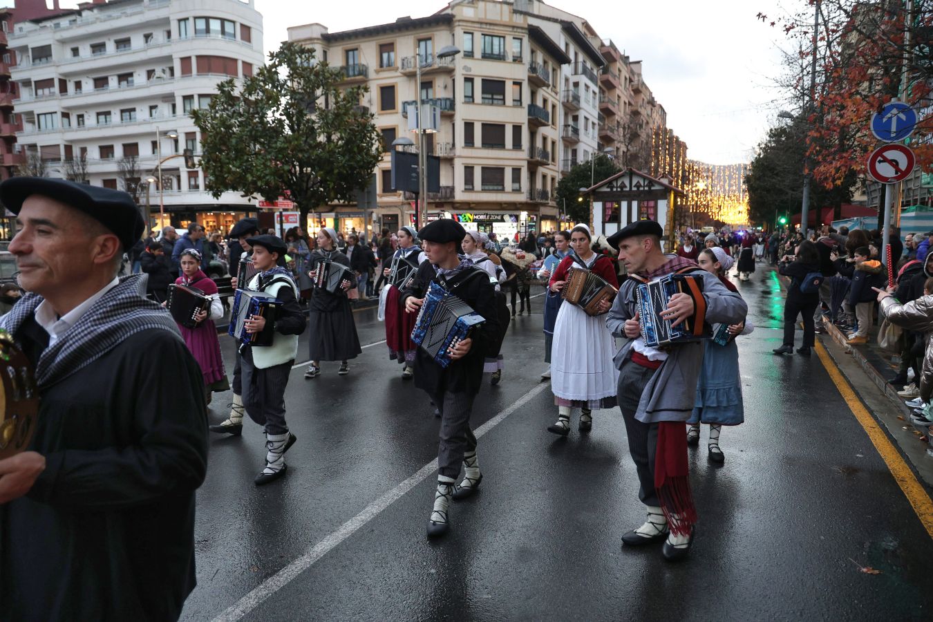Olentzero visita a los niños de Irun