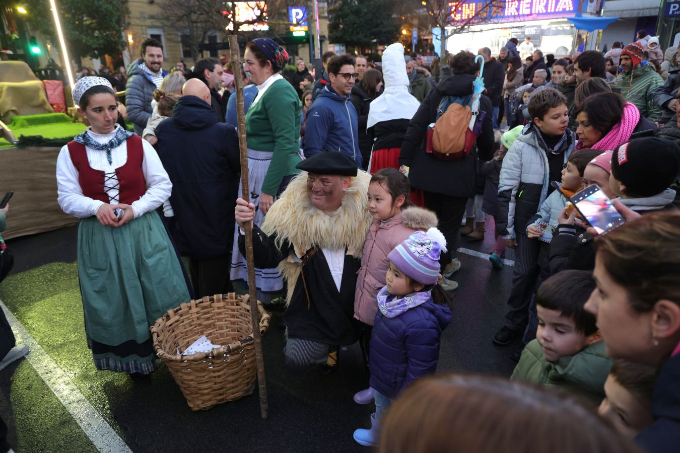 Olentzero visita a los niños de Irun