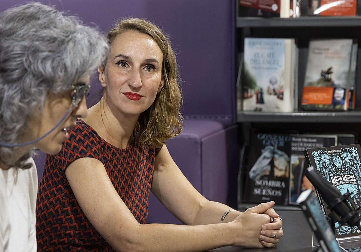 Amancay Gaztañaga, irailean, bere lehenengo eleberriaren aurkezpenean.