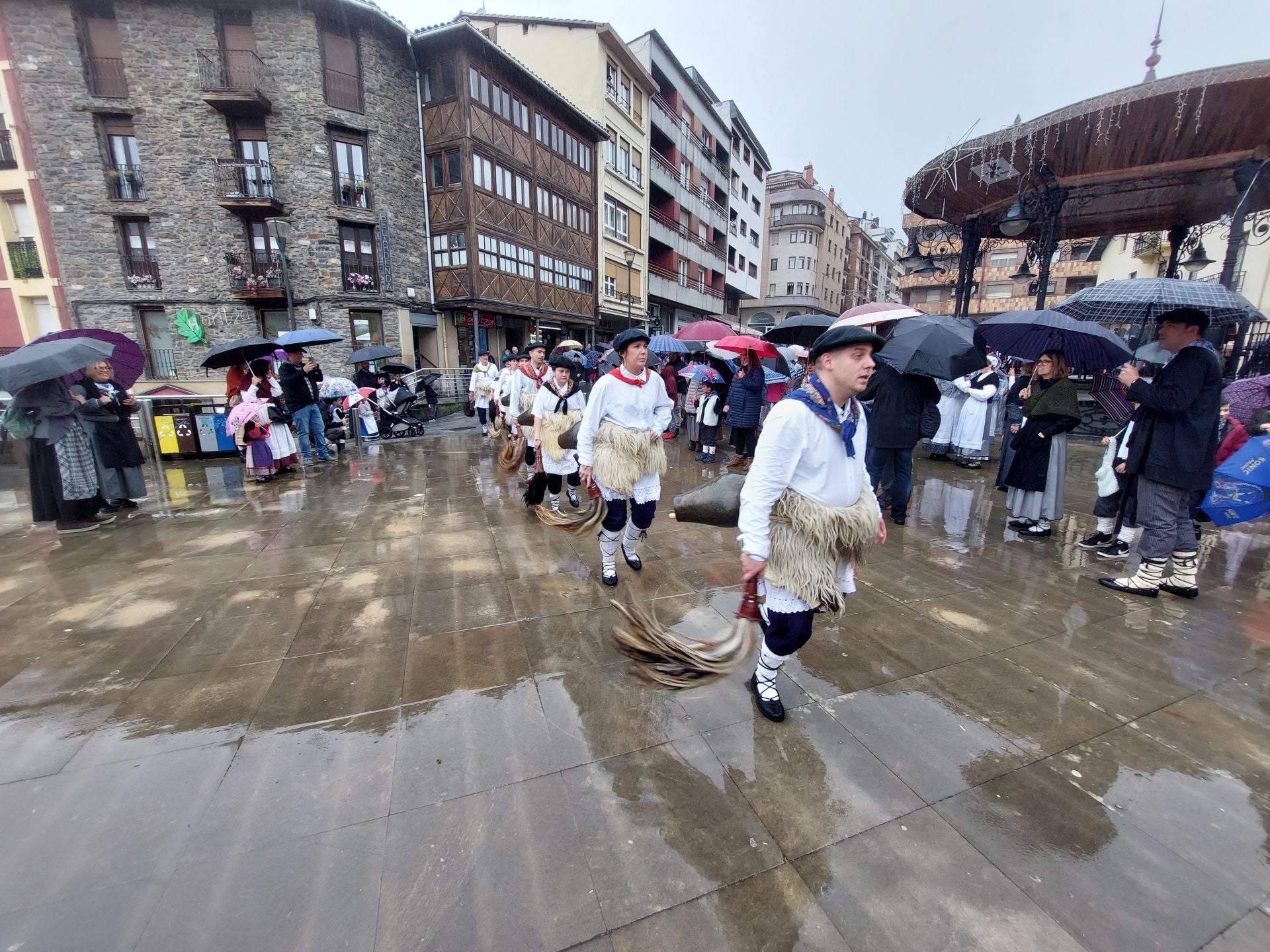 Olentzero no falla a su cita en Beasain