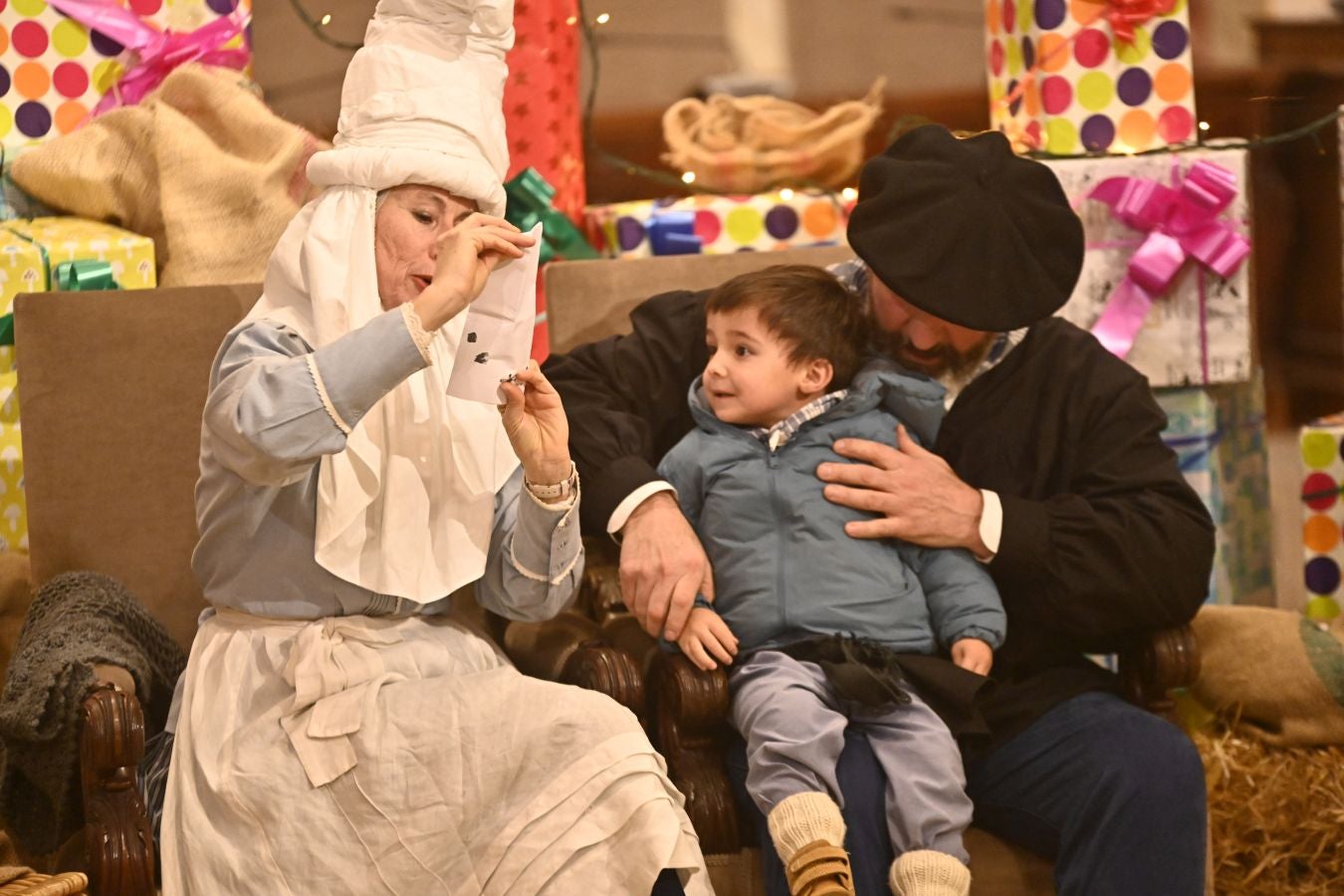 La lluvia no puede con Olentzero y Mari Domingi en Donostia